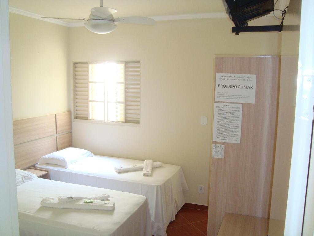 Hotel Perez Pouso Alegre Rum bild